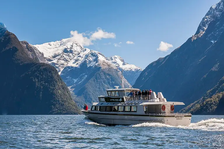 Milford Sound Scenic Flight & Cruise